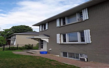 Building Photo - 154 Young St