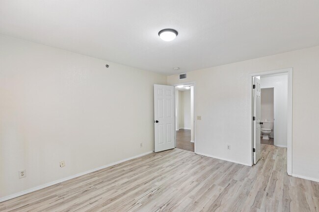 Building Photo - 3829 Montgomery Blvd NE