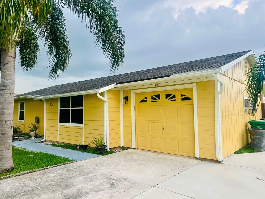 Foto principal - 1573 SW Lexington Dr