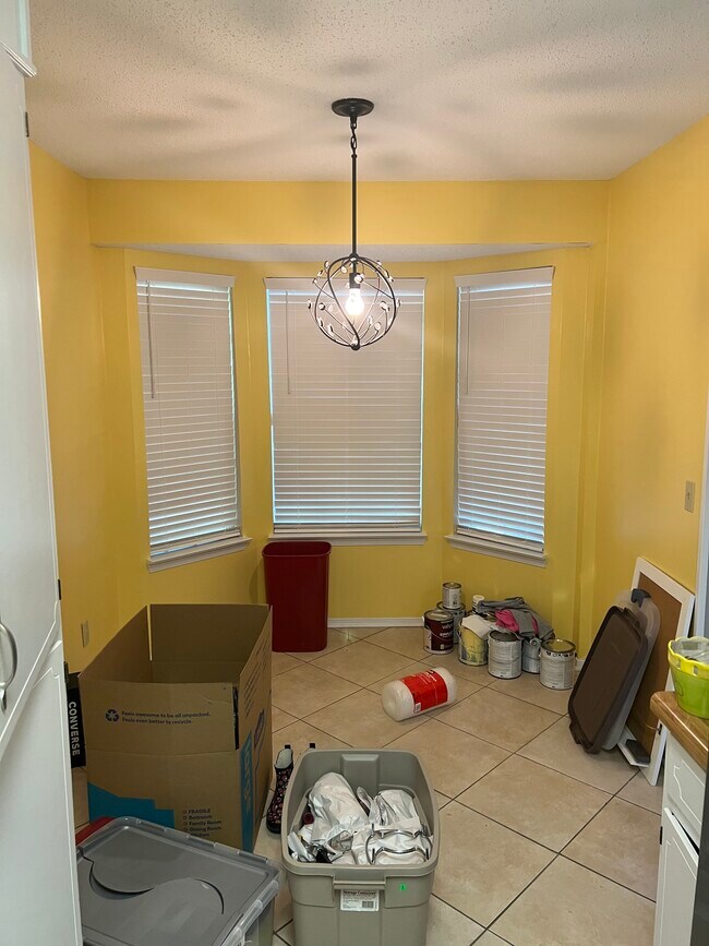 Dining area - 2813 Langley Ave