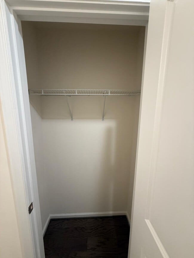 Foto del edificio - 23910 Catawba Hill Dr