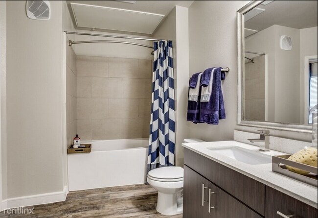 Foto del edificio - 1 br, 1 bath Flat - 6627 Maple Ave 537