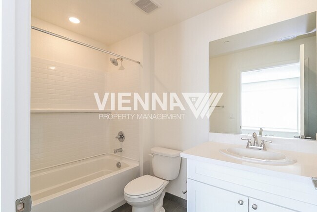 Foto del edificio - 7976 Quiet Knolls Dr