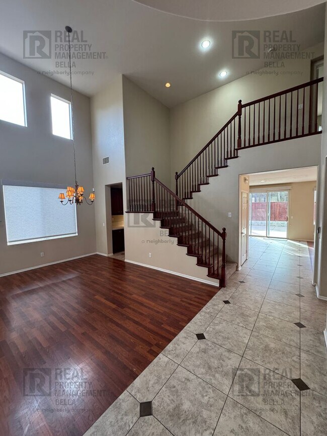 Foto del edificio - Spacious & Stylish 5-Bed, 3-Bath Home in Prime Murrieta Location