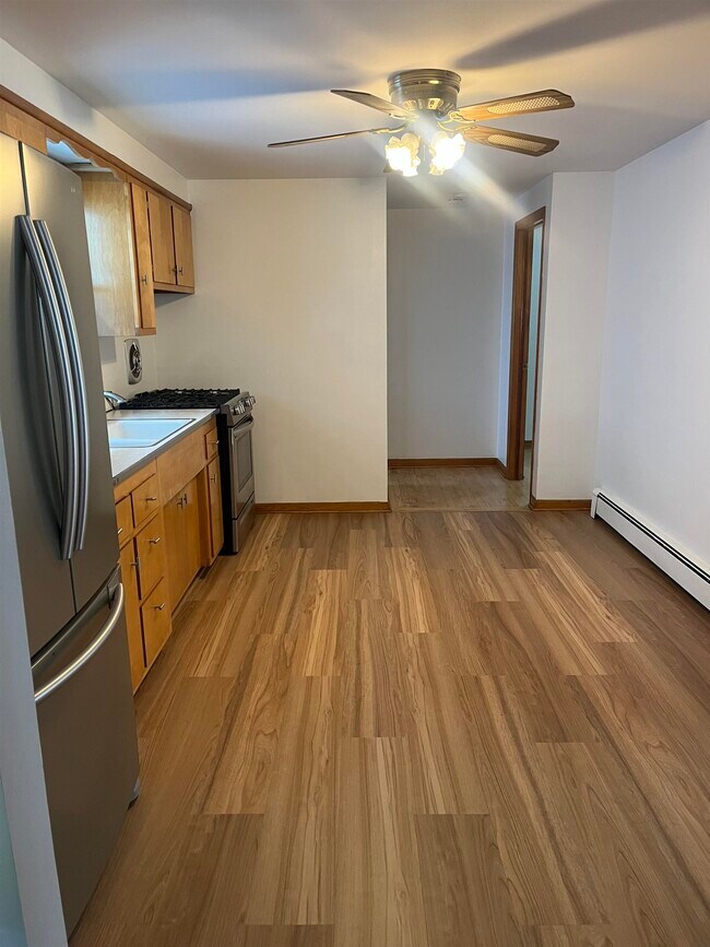Building Photo - 137 McAdoo Ave