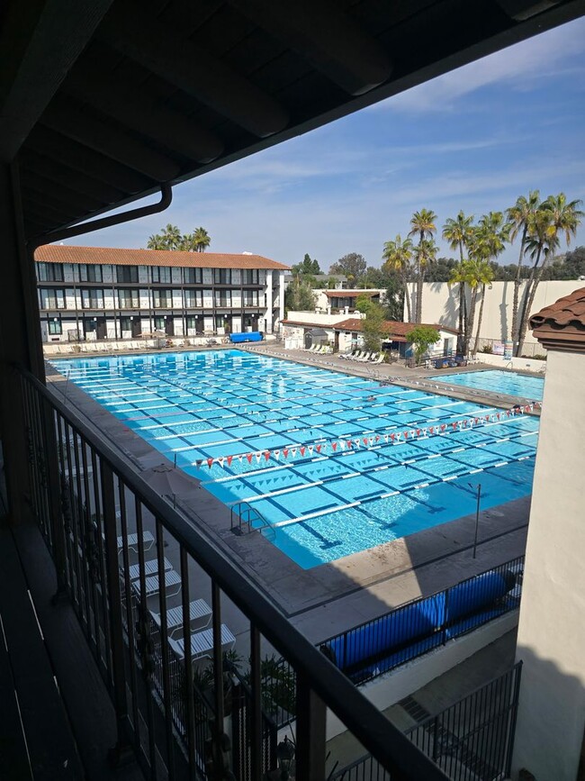 Foto del edificio - 17200 Newhope St