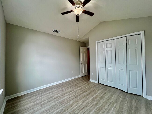 Foto del edificio - 3 bedroom 2 bath townhome in Towne Park