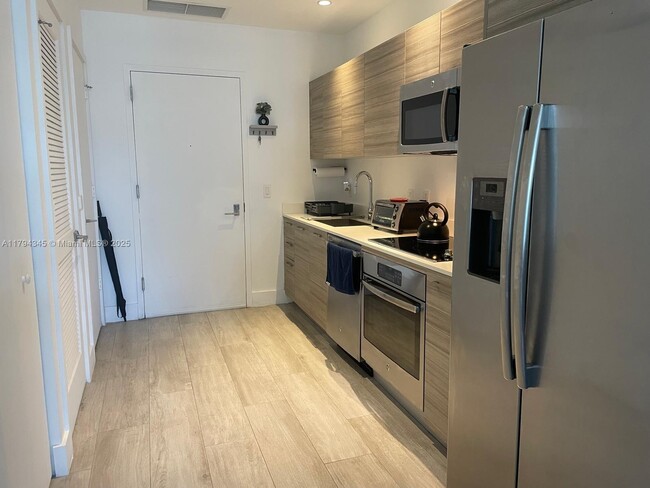 Foto del edificio - 121 NE 34th St