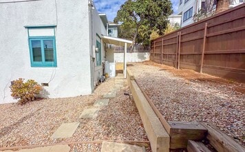 Building Photo - 2119-2123 Albatross St