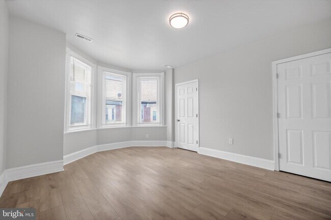 Foto del edificio - 5437 Webster St