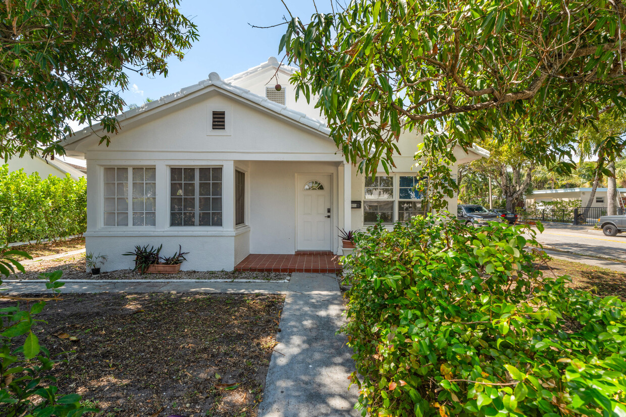 Primary Photo - 4815 N Flagler Dr