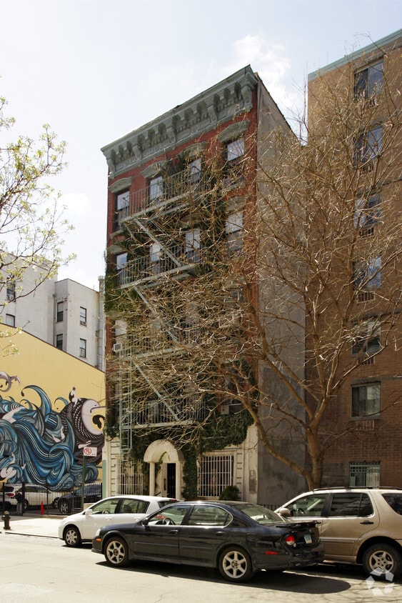 Building Photo - 324 E Eighth St