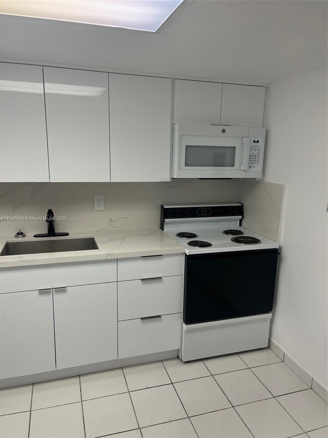 Foto del edificio - 802 NW 87th Ave