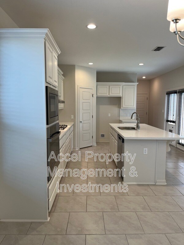 Foto del edificio - 3302 Oriole Dr