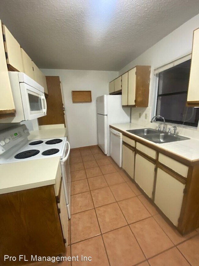 Building Photo - 2 br, 1.5 bath House - 1621 Long Ridge Crt