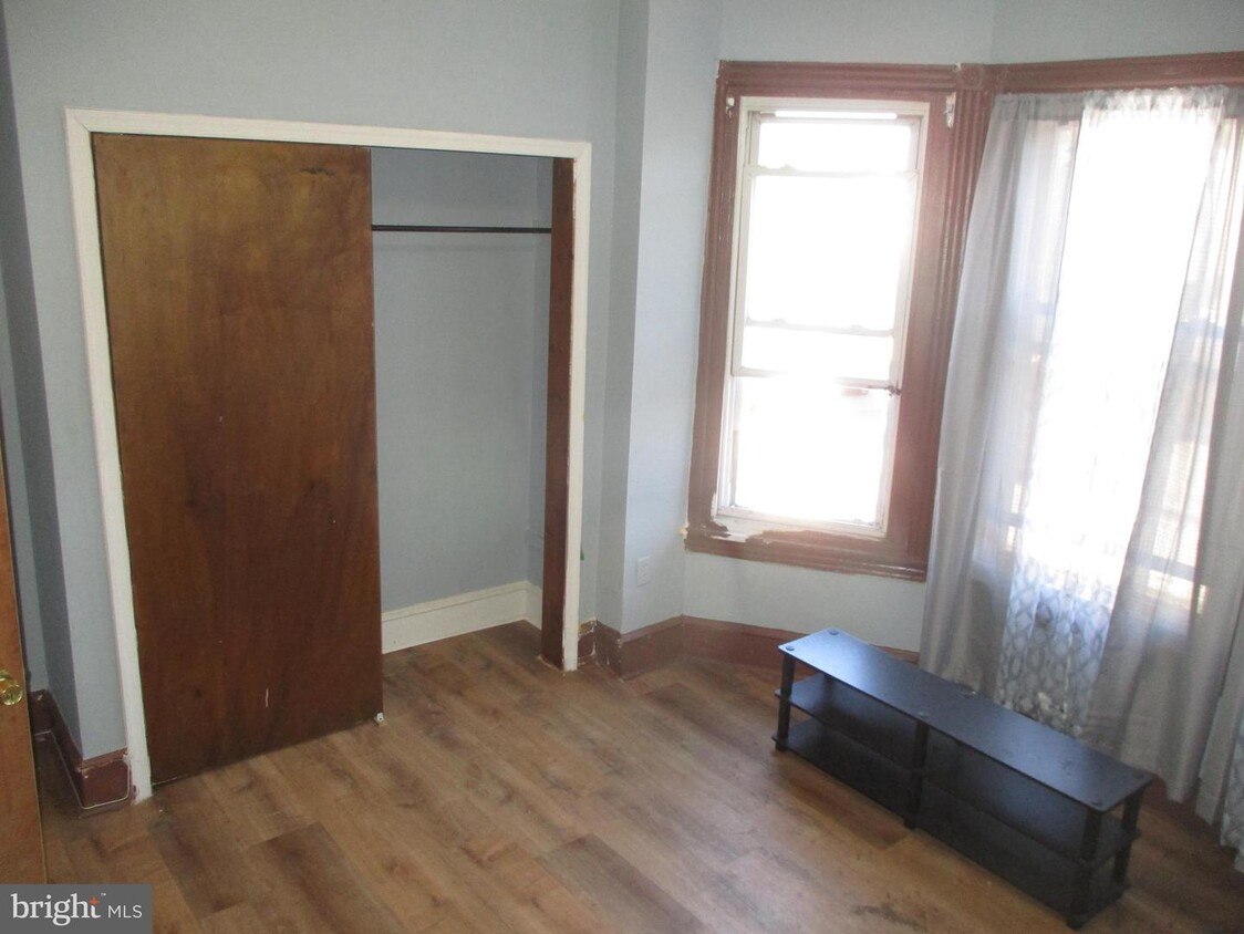 Primary Photo - 104 S 60th St
