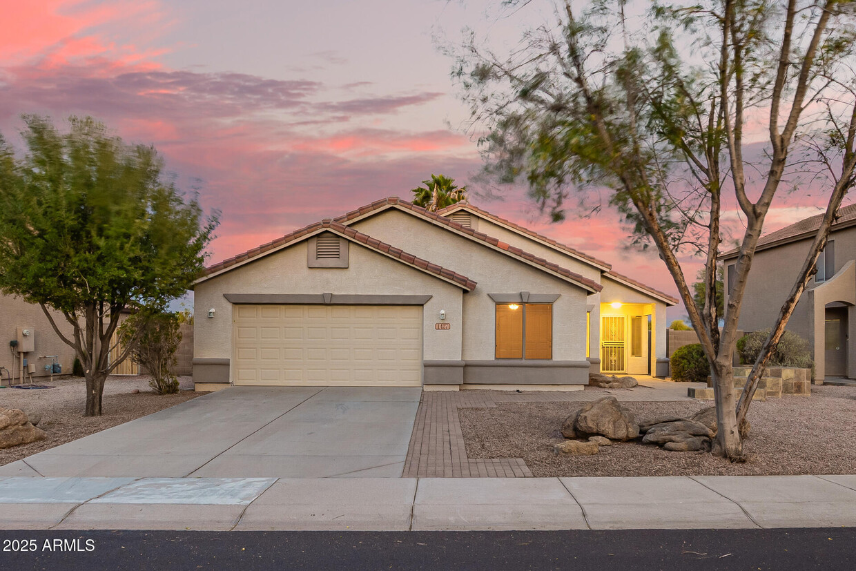 Primary Photo - 1427 S Western Skies Dr