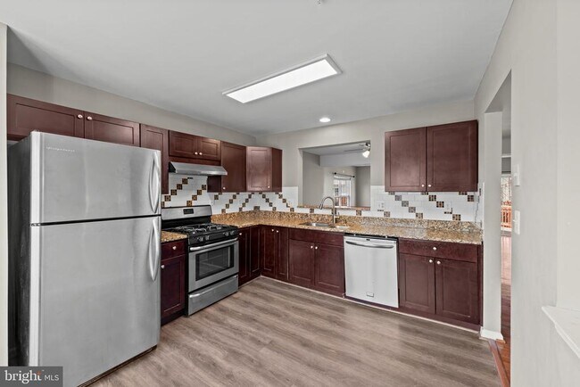 Foto del edificio - 8833 Hawthorne Ct