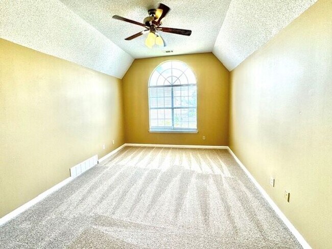 Building Photo - Southeast Memphis Home 3 bedroom 2 Bath In...