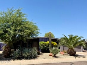Building Photo - 3702 E Paradise Dr