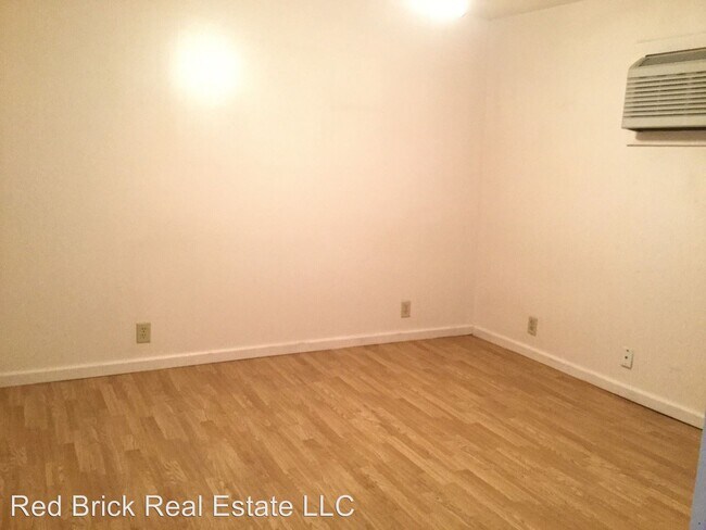 Building Photo - 671 Oak St