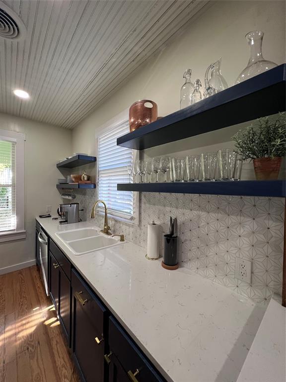 Building Photo - 505 W Alamo St