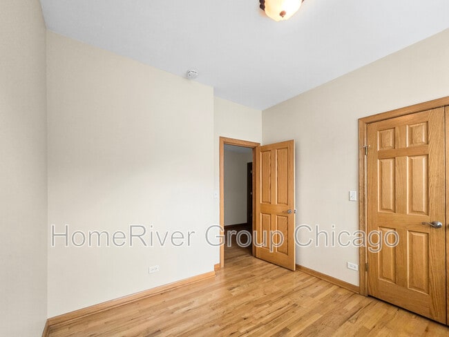 Building Photo - 4904 N Drake Ave