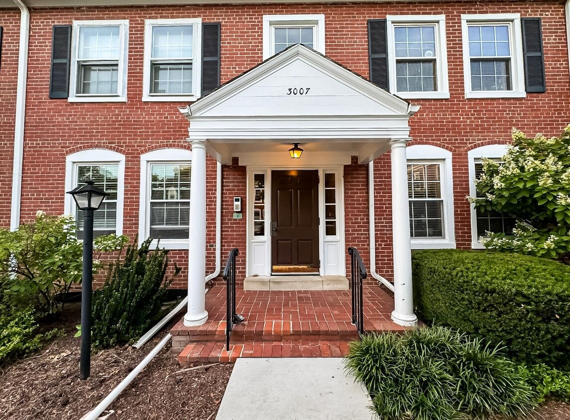Primary Photo - Charming 1 Bed 1 Bath Condo In Amenity-fil...