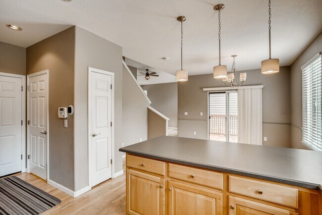 Building Photo - Gorgeous light and bright home in desirable Hearth neighborhood