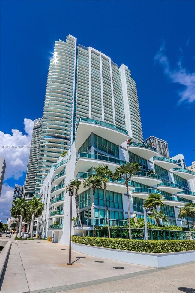 Building Photo - 1331 Brickell Bay Dr