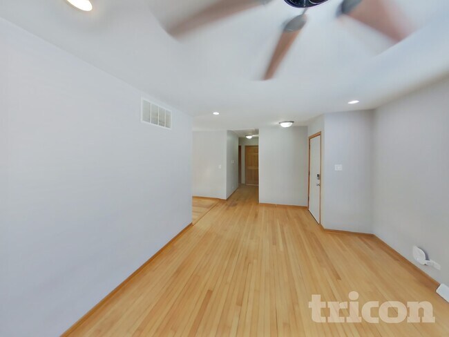 Foto del edificio - 625 E MacArthur Dr