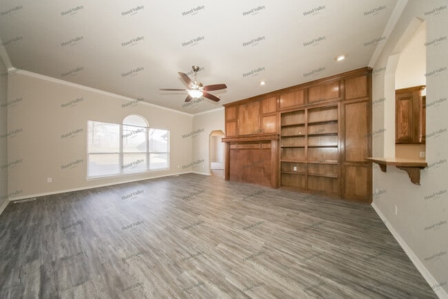 Building Photo - 818 Hunters Run