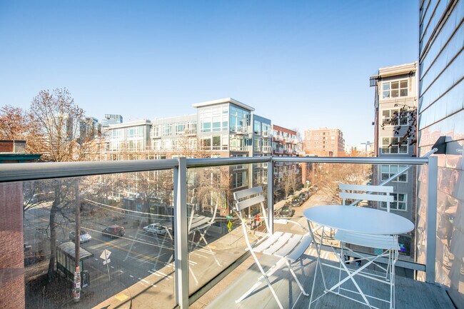 Foto del edificio - 1530 Belmont Ave