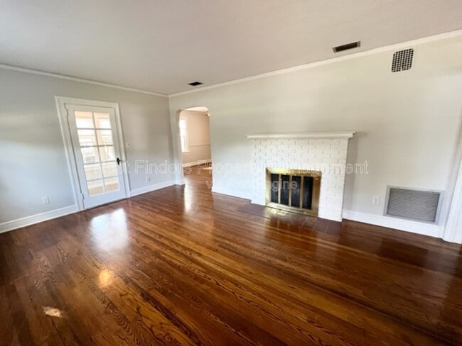 Foto del edificio - 2144 Southampton Rd
