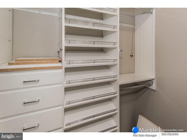 Foto del edificio - 3 br, 1.5 bath House - 28 Oakwood Pl