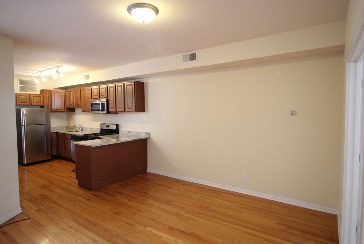 Primary Photo - 3318 W Lawrence Ave