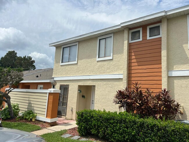 Building Photo - Spacious 2-level townhouse Kissimmee