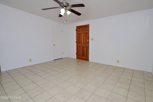 Building Photo - 3156 N Vista Del Forte Dr
