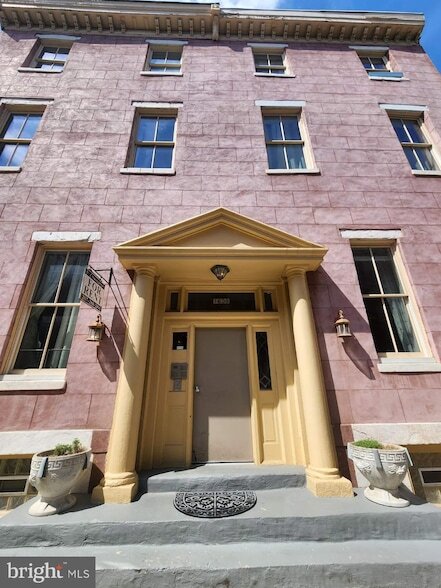 Building Photo - 1609 Mt Vernon St