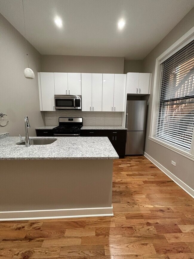 Foto del edificio - 753 W Buckingham Pl