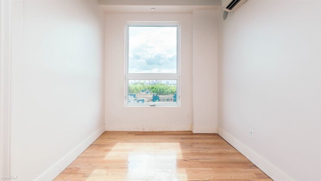 Building Photo - 1 br, 1 bath Apartment - 236 Stagg St Unit 7A