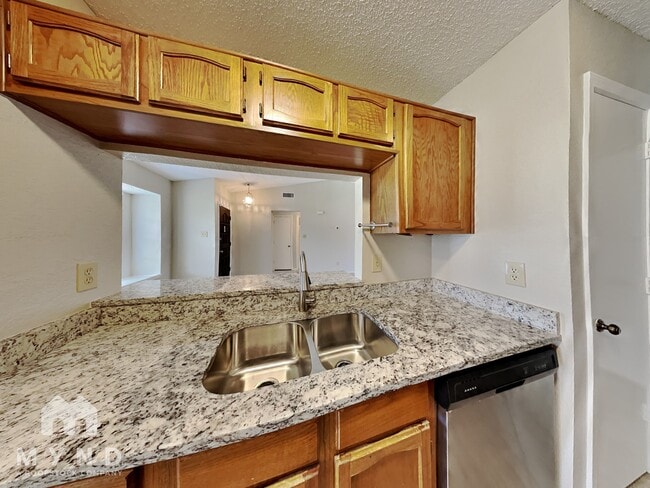 Building Photo - 2306 High Star Dr
