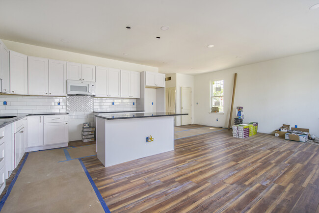 Building Photo - 634 Spring-