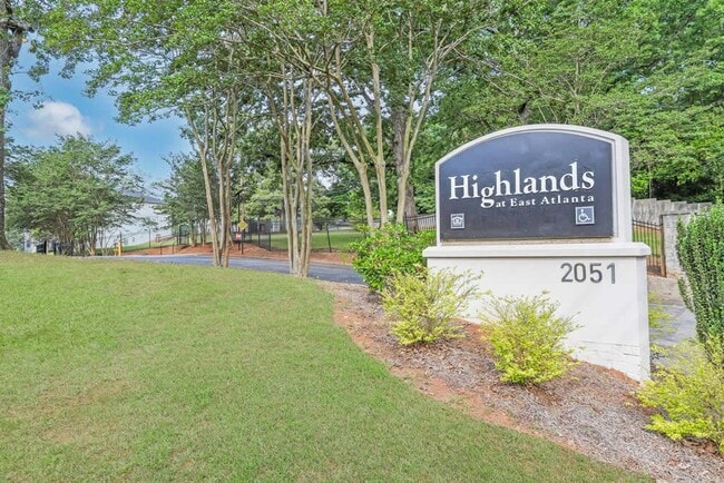 Building Photo - 2051 Flat Shoals Rd SE