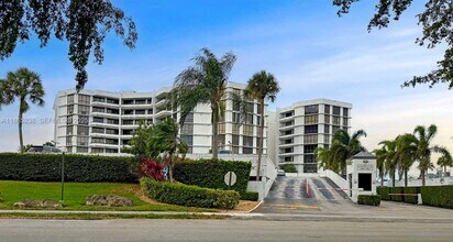 Building Photo - 13953 Kendale Lakes Cir