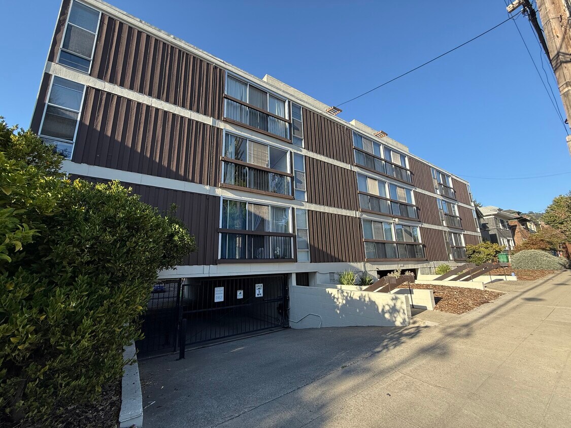 Foto principal - 2211 Carleton St