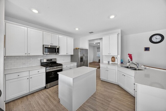 Building Photo - 7025 English Elm Trl