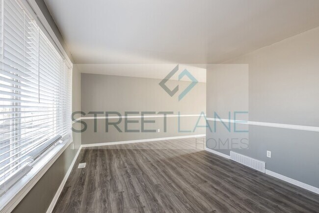 Foto del edificio - REDUCED!- Spacious 5 Bedroom in Taylorsville!