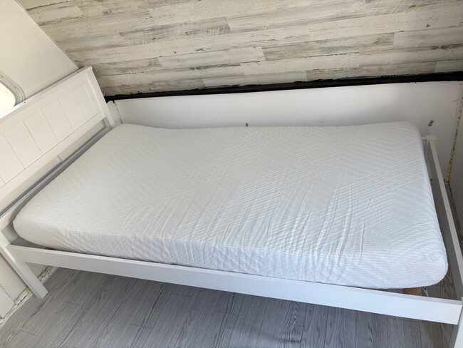 Building Photo - 2750 NW 19th St