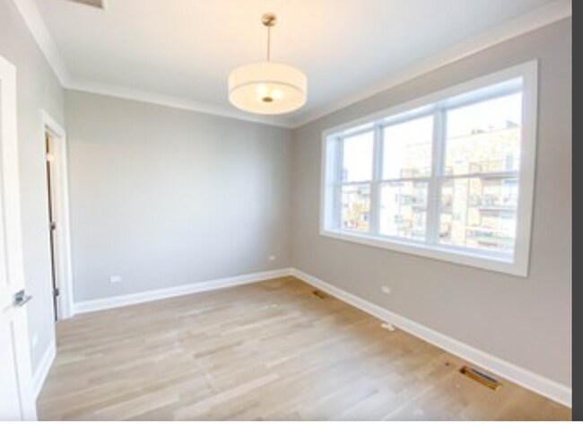 Foto del edificio - 3343 N Kenmore Ave